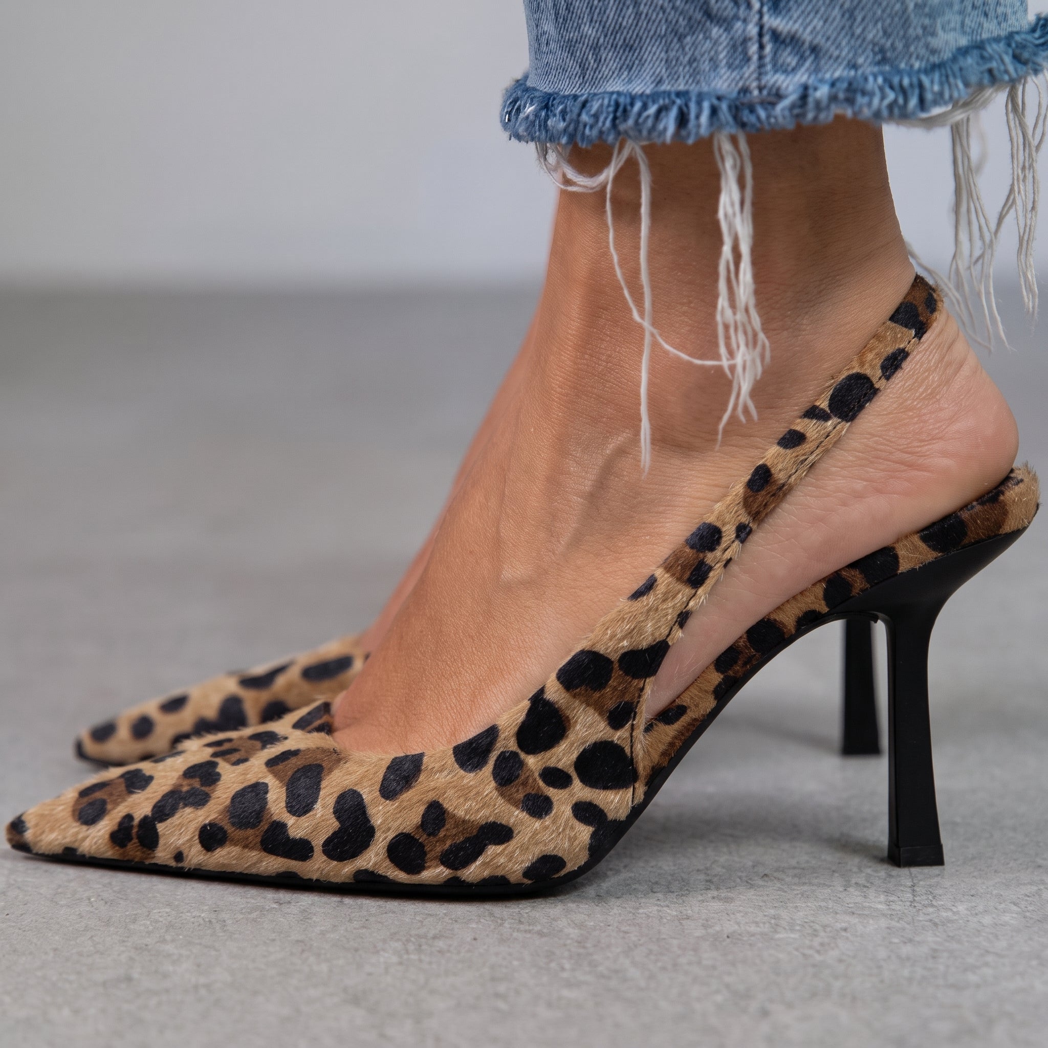 Daisy - Women's Leopard Print Pointed Toe Slingback Kitten Heel Pumps