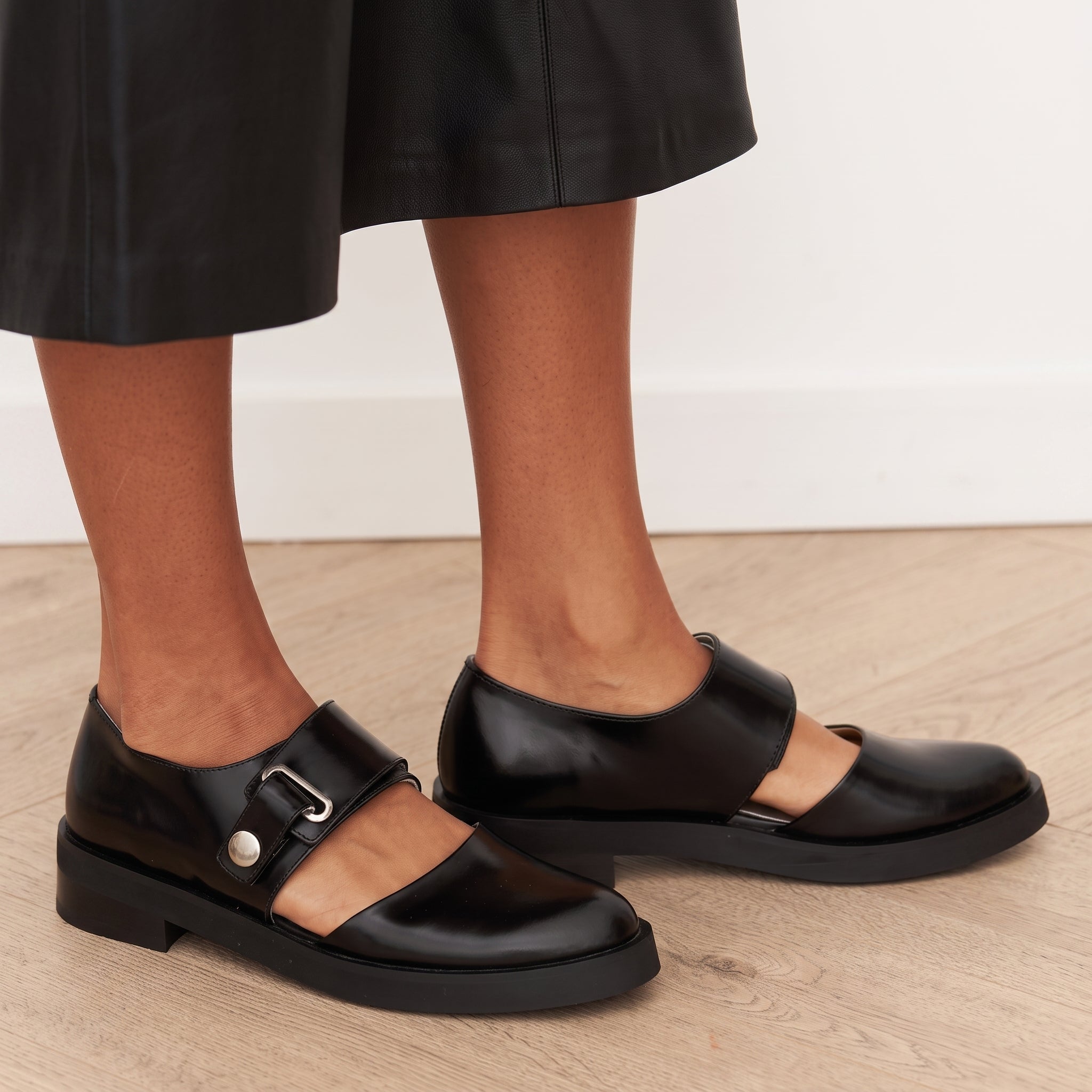Aubrey - Women's Round Toe Mary Jane Flats with Buckle Strap - Sandals - Black - Taylor & Bennett