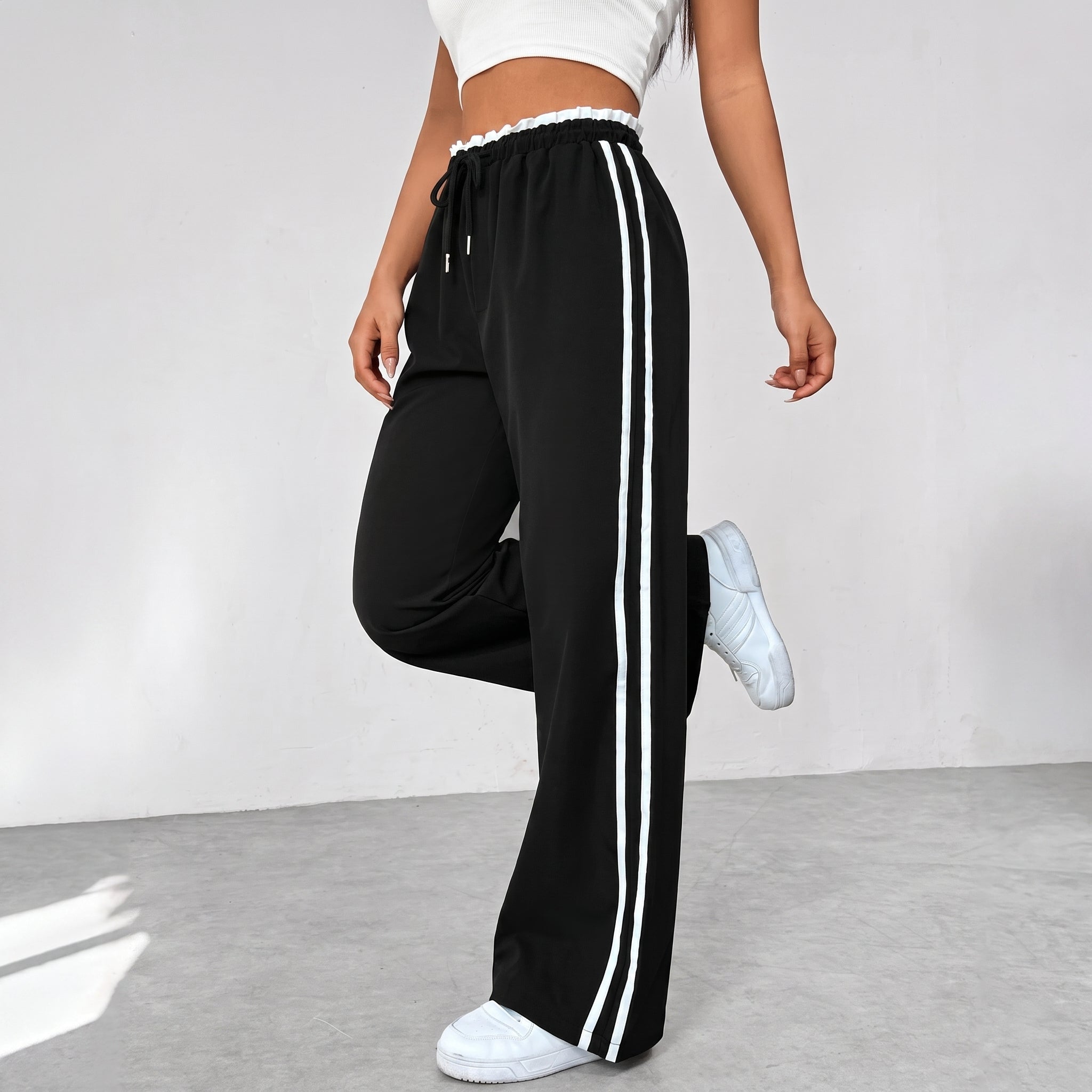 Beatrice - Women's High-Waisted Wide-Leg Joggers - Joggers - Black - Taylor & Bennett