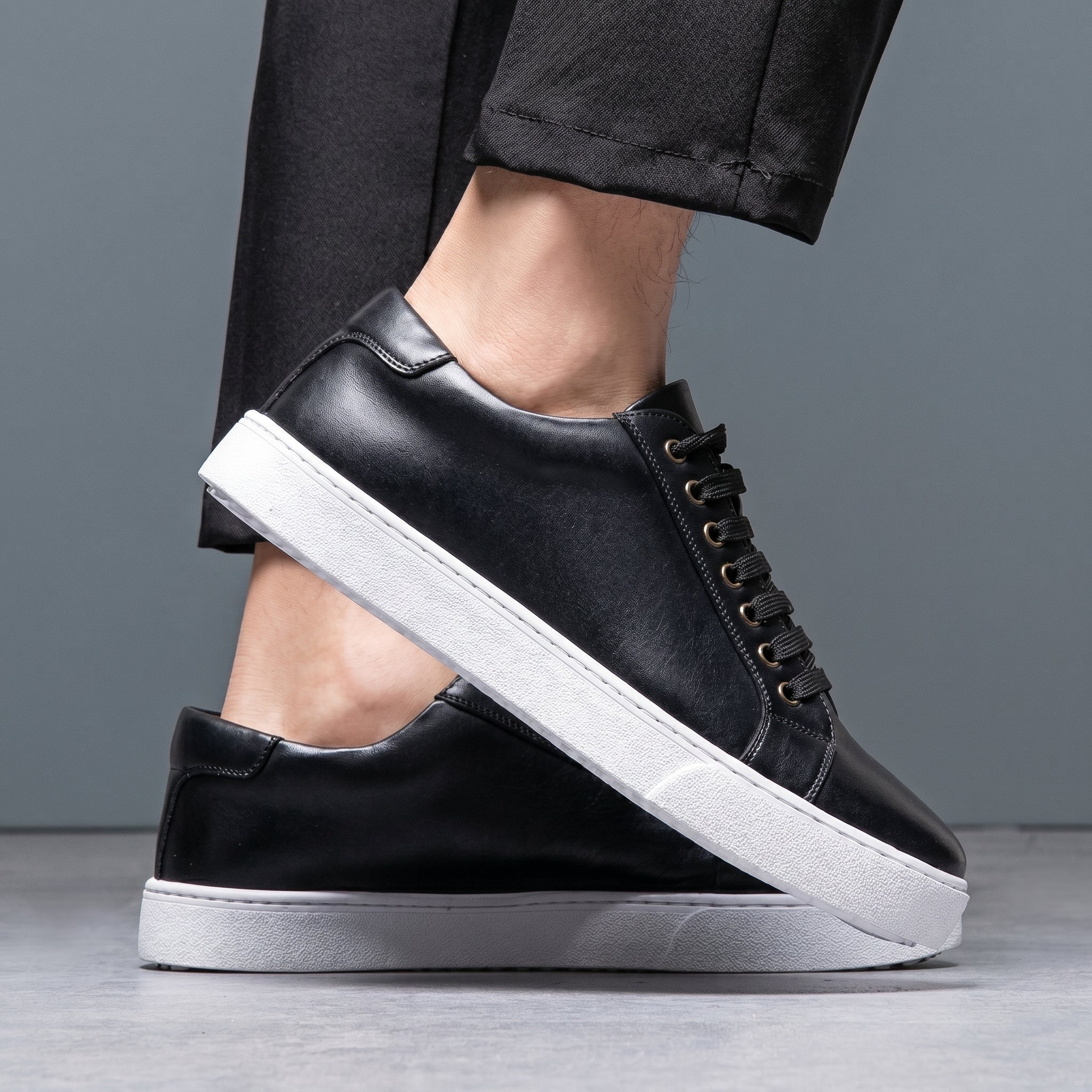 Jonas - Men's Classic Minimalist Low-Top Trainers - Shoes - Black - Taylor & Bennett