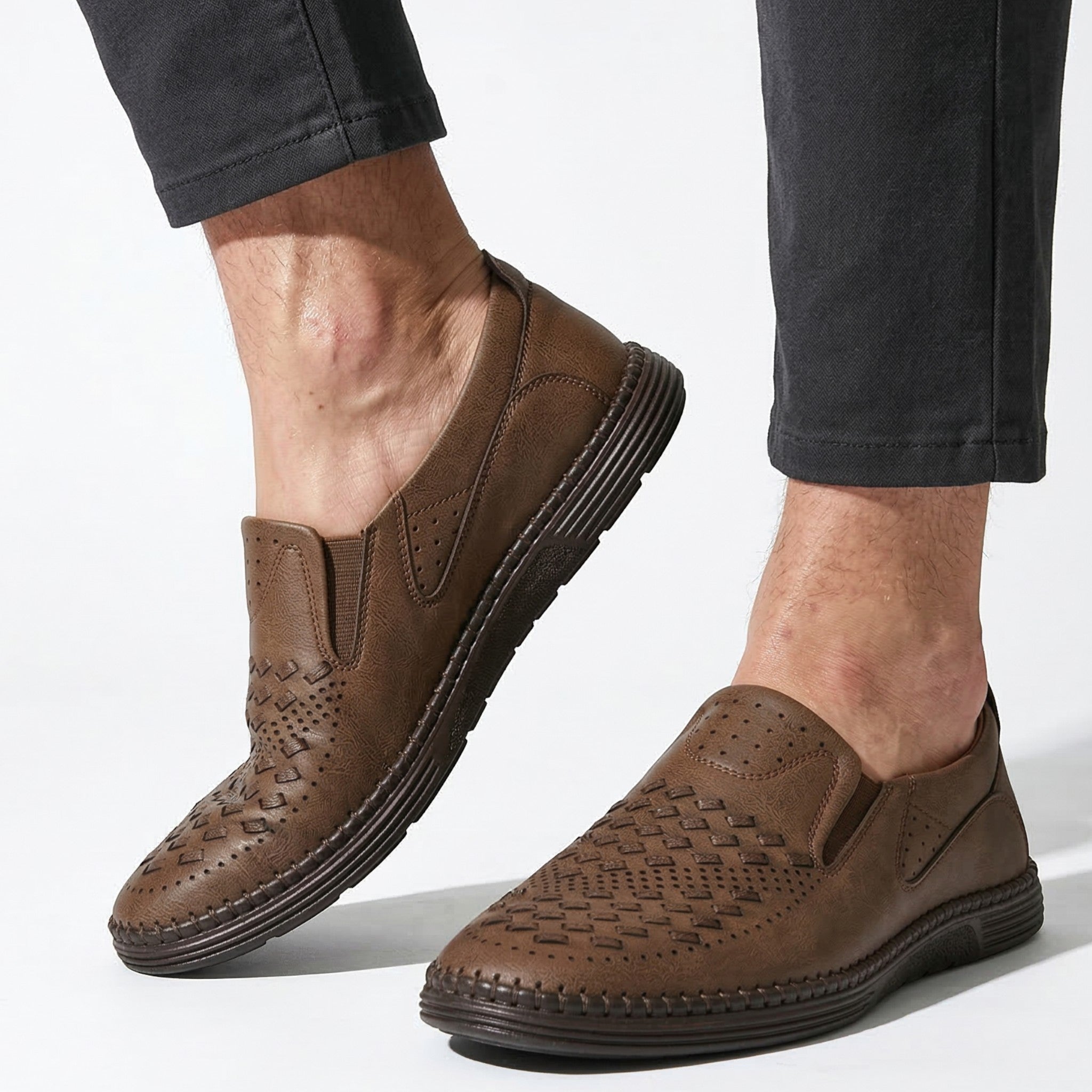 Oscar - Men's Breathable Perforated Slip - On Loafers - Loafers - Brown - Taylor & Bennett