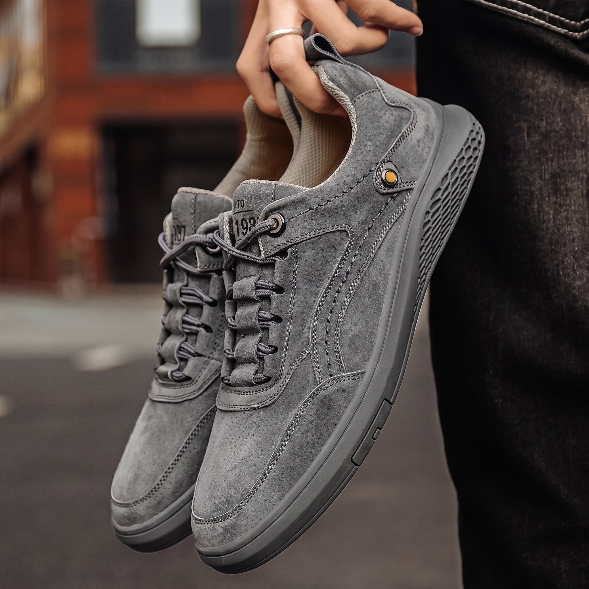 Charlie - Men's Low-Top Lace-Up Trainers with Contrast Stitching
