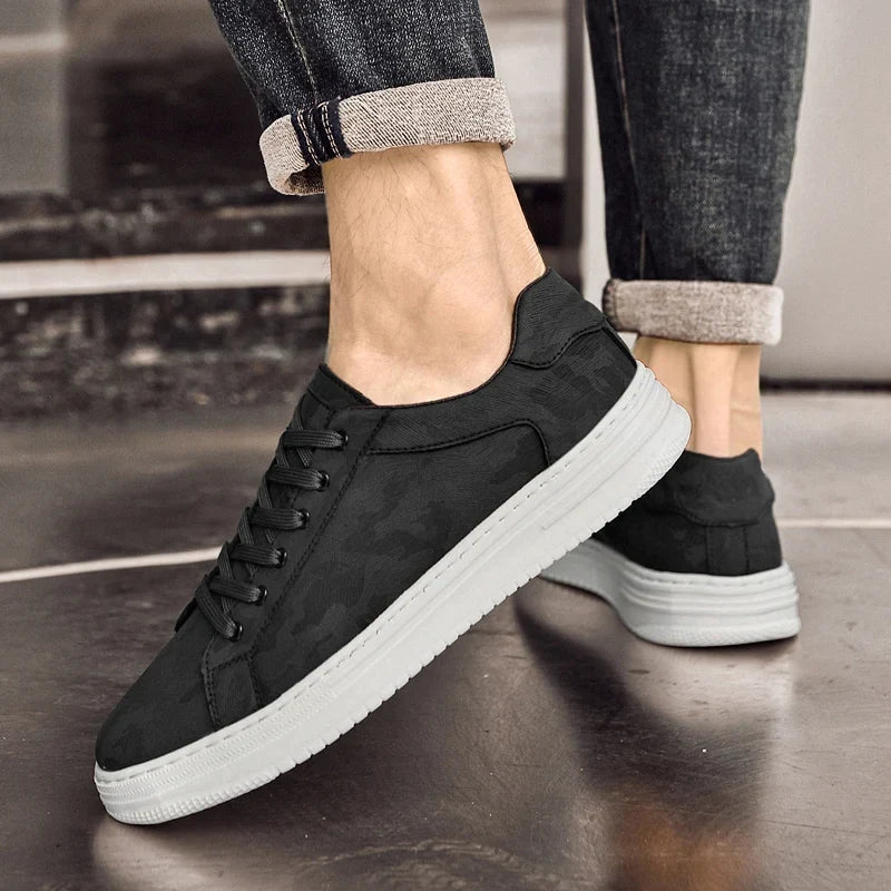 Charlie - Men's Textured Low-Top Lace-Up Trainers