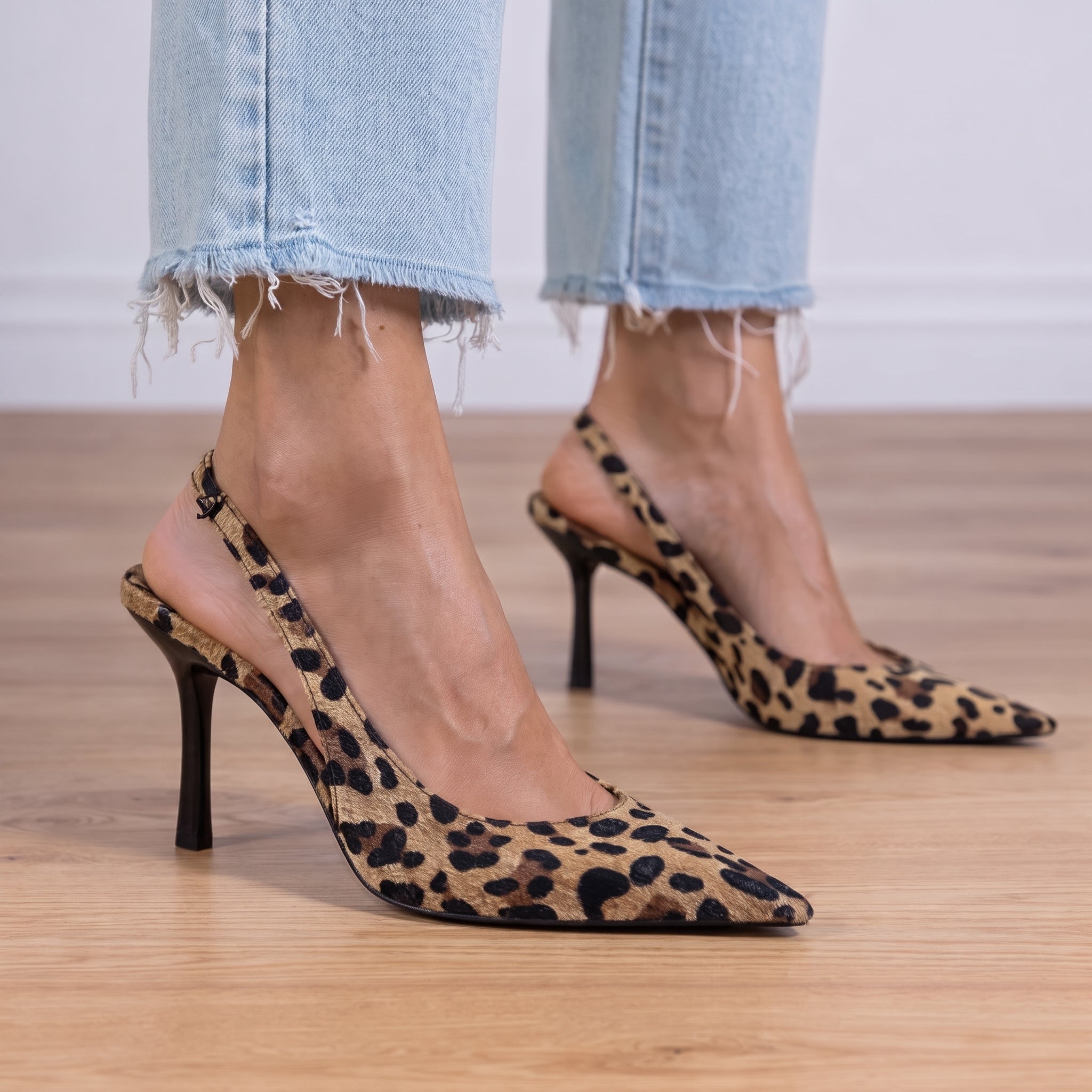 Daisy - Women's Leopard Print Pointed Toe Slingback Kitten Heel Pumps