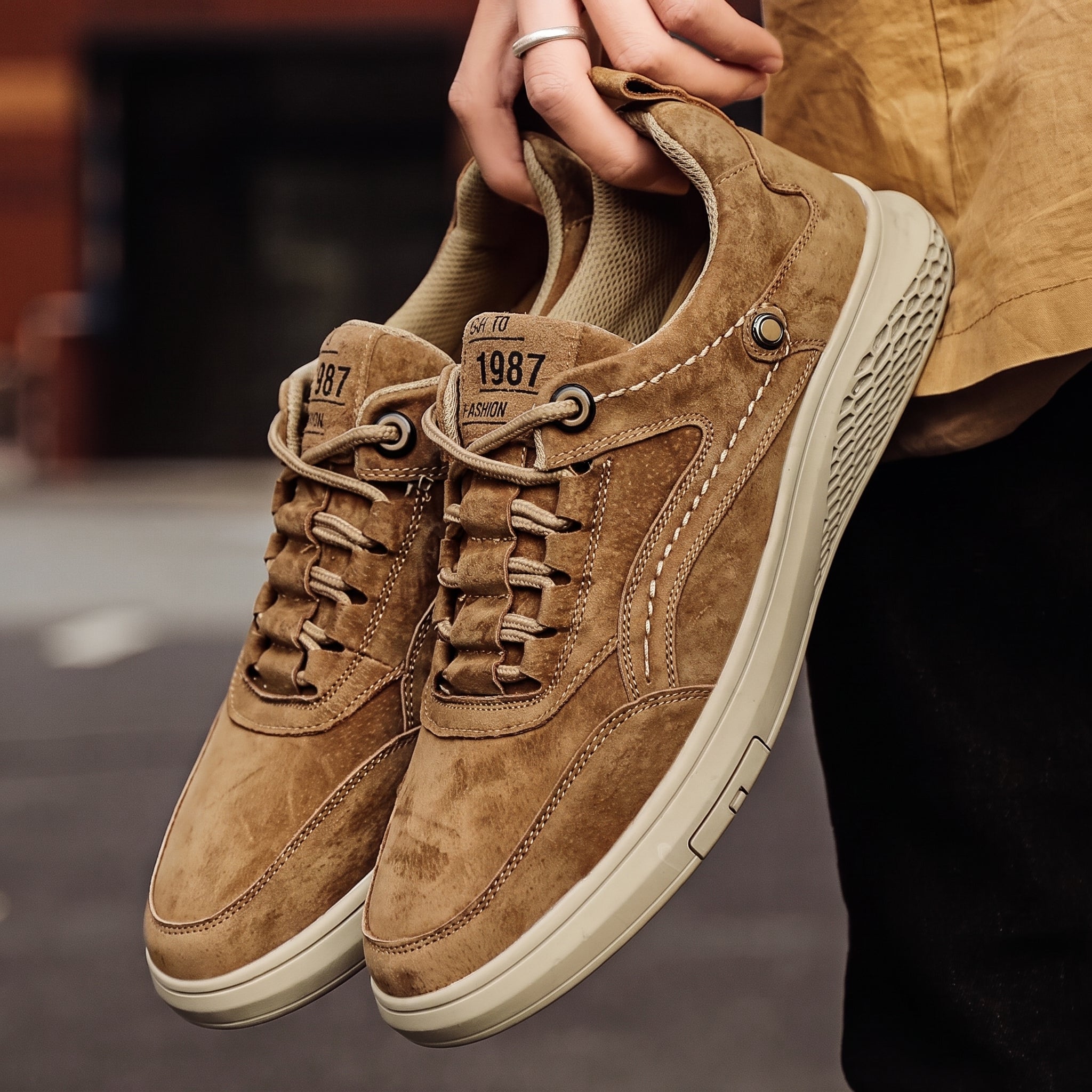 Charlie - Men's Low-Top Lace-Up Trainers with Contrast Stitching