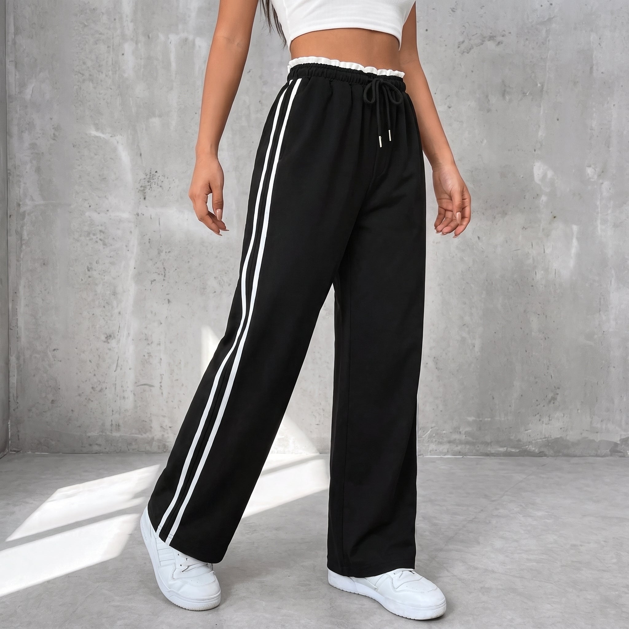 Beatrice - Women's High-Waisted Wide-Leg Joggers - Joggers - Black - Taylor & Bennett