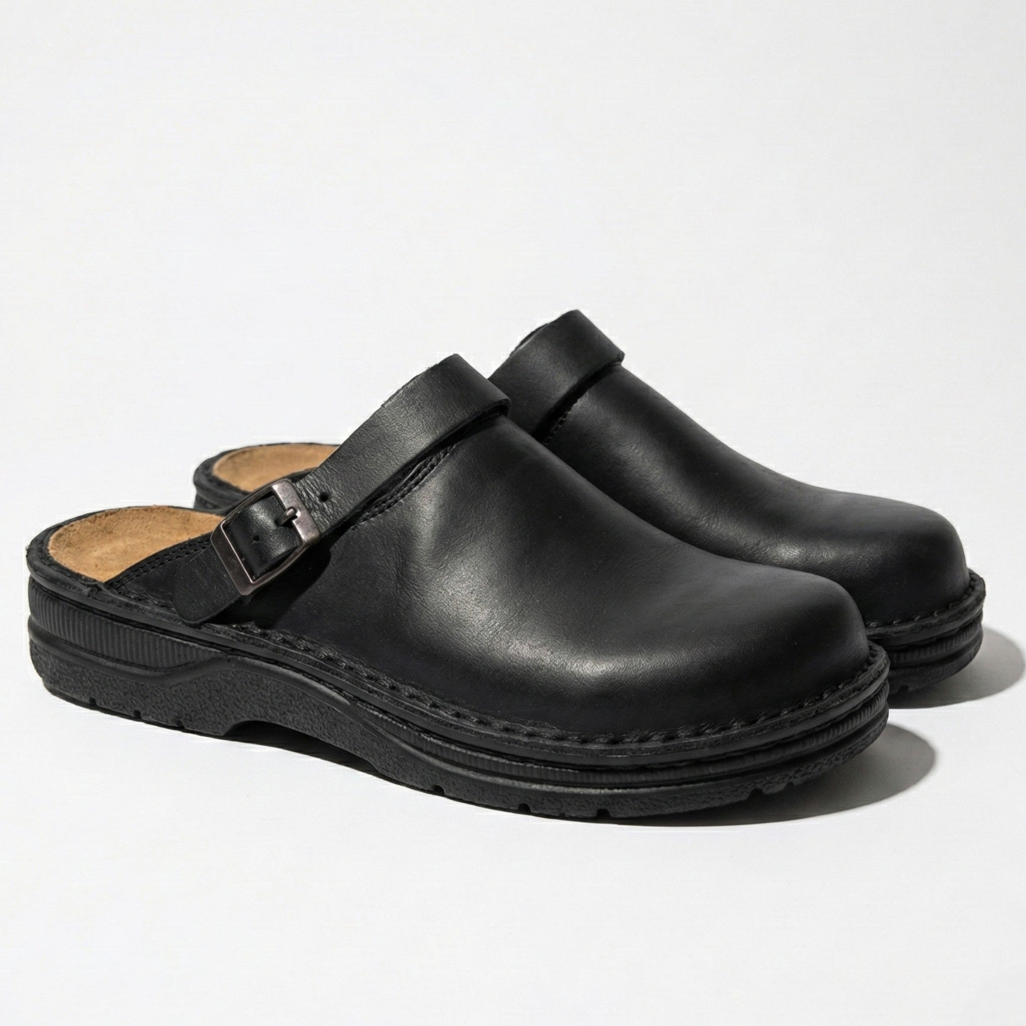 Benjamin – Elegant Orthopaedic Clogs – Slip - Resistant, Padded Sole - Shoes - Black - Taylor & Bennett