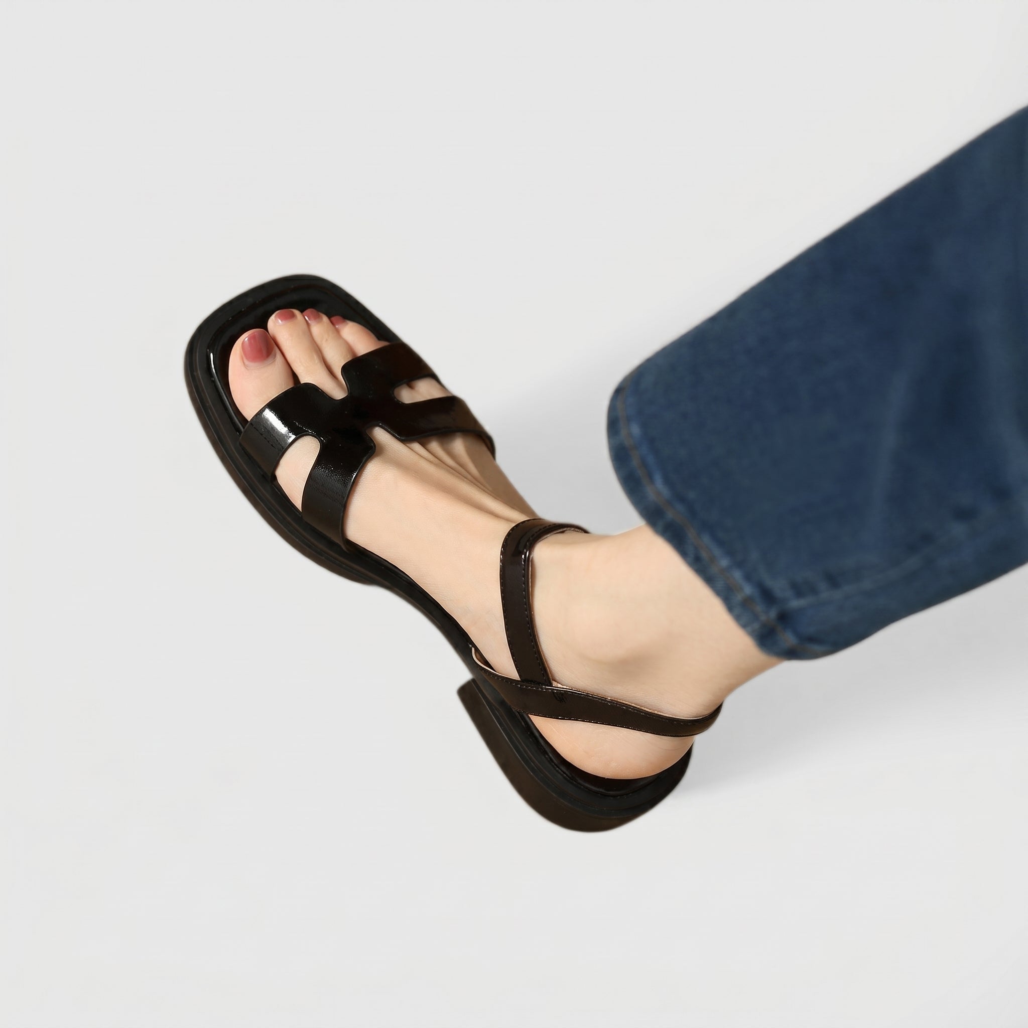 Brigitte - Women's Cross Strap Flat Sandals with Ankle Strap - Sandal - Black - Taylor & Bennett