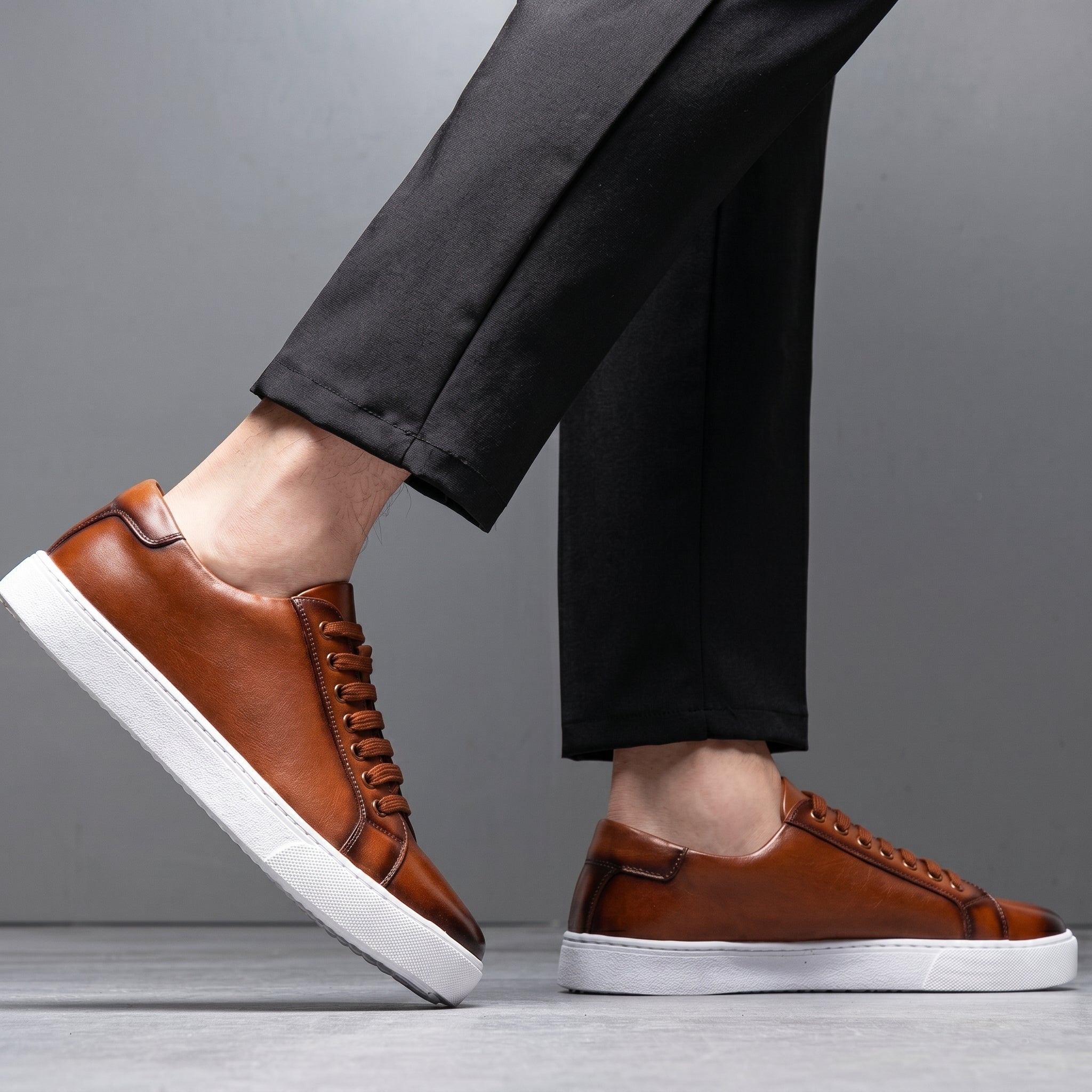 Jonas - Men's Classic Minimalist Low-Top Trainers - Shoes - Brown - Taylor & Bennett