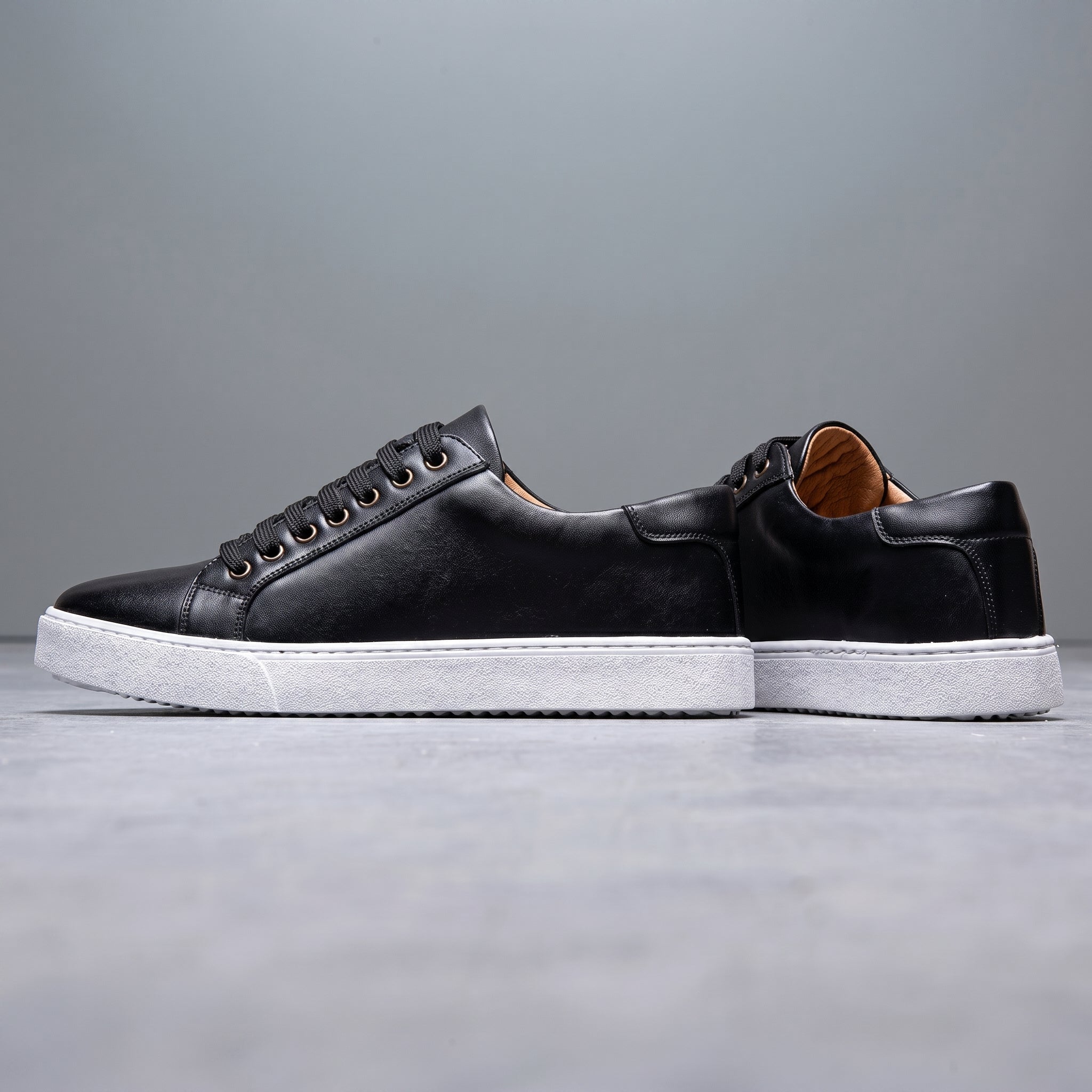 Jonas - Men's Classic Minimalist Low-Top Trainers - Shoes - Black - Taylor & Bennett