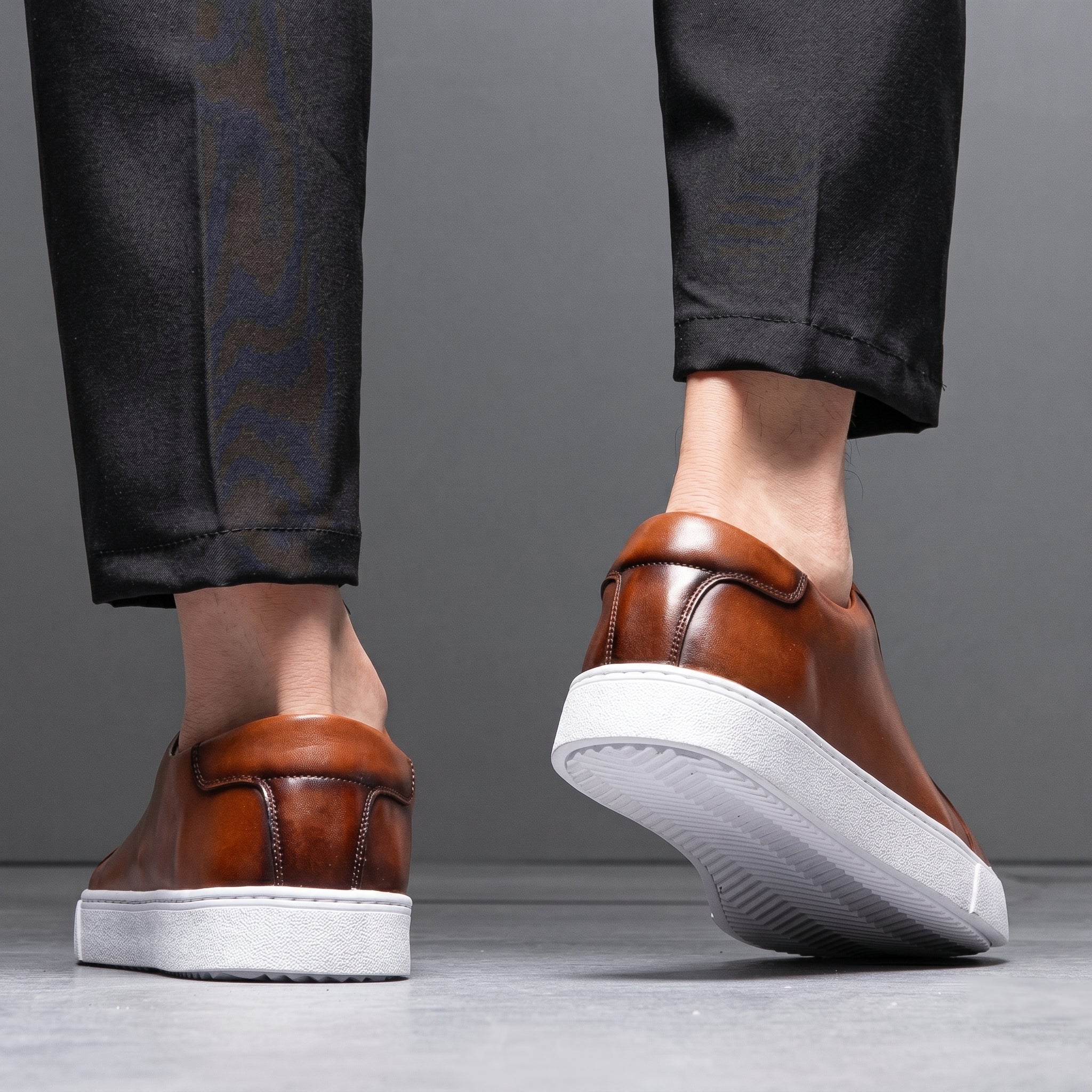 Jonas - Men's Classic Minimalist Low-Top Trainers - Shoes - Brown - Taylor & Bennett