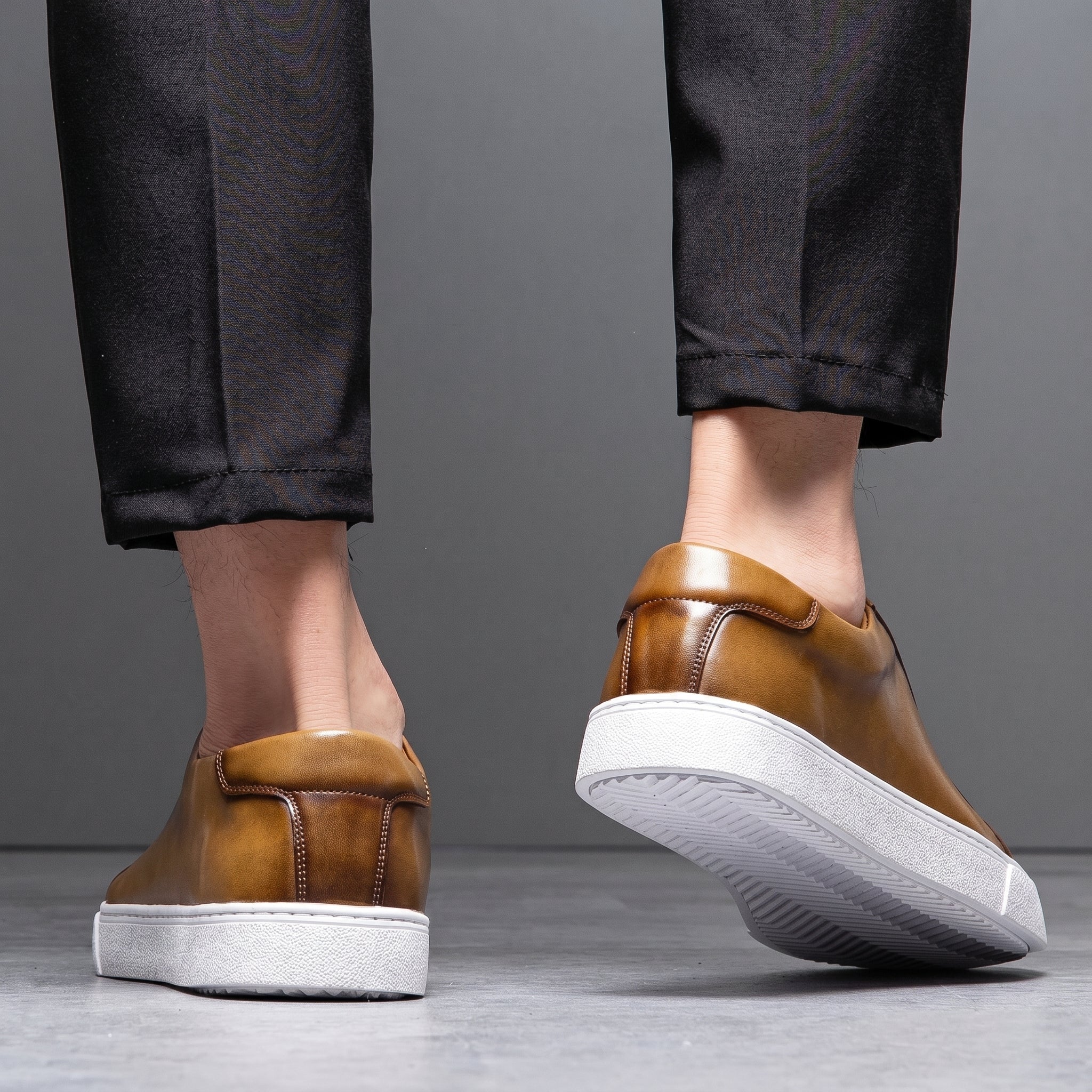 Jonas - Men's Classic Minimalist Low-Top Trainers - Shoes - Khaki - Taylor & Bennett