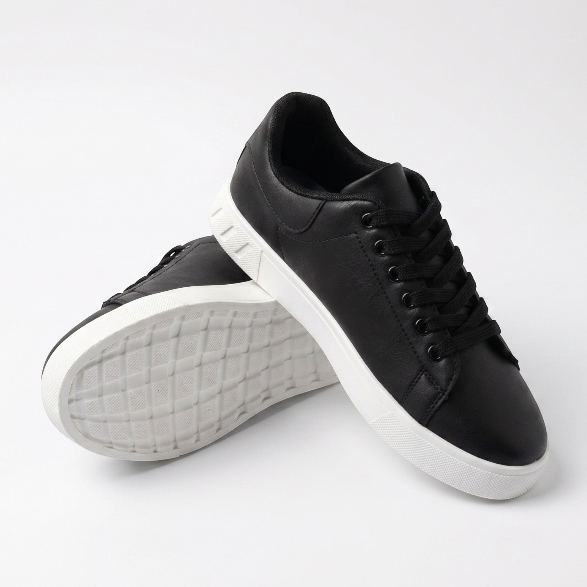 Jonas – Minimalist Casual Low - Top Trainers - Shoes - Black - Taylor & Bennett