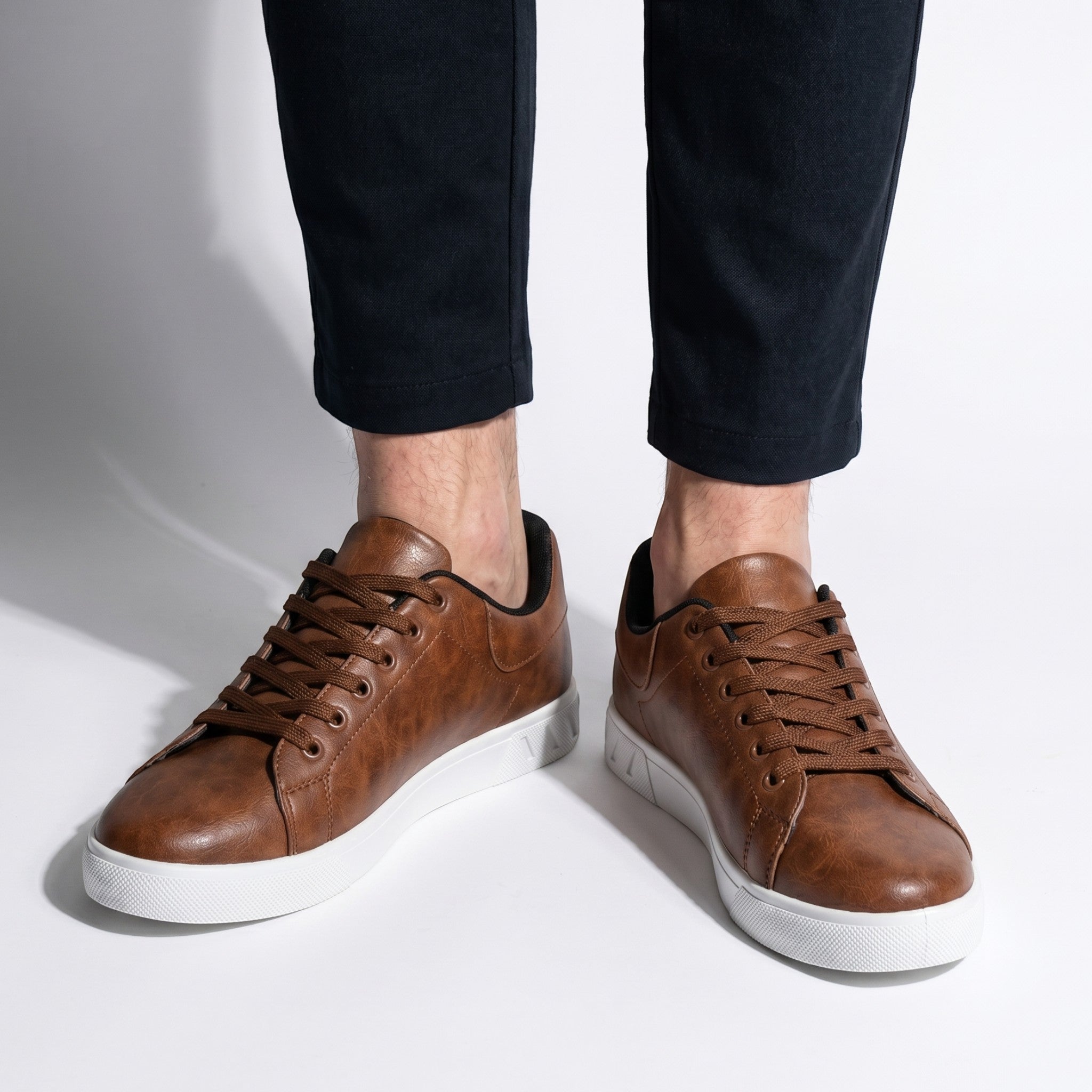 Jonas – Minimalist Casual Low - Top Trainers - Shoes - Brown - Taylor & Bennett
